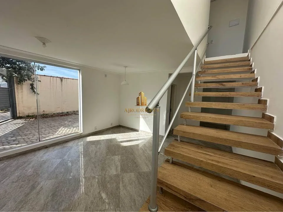Casa para Venda em São Roque, Loteamento Jardim do Sol (Mailasqui), 2 dormitórios, 2 banheiros, 2 vagas