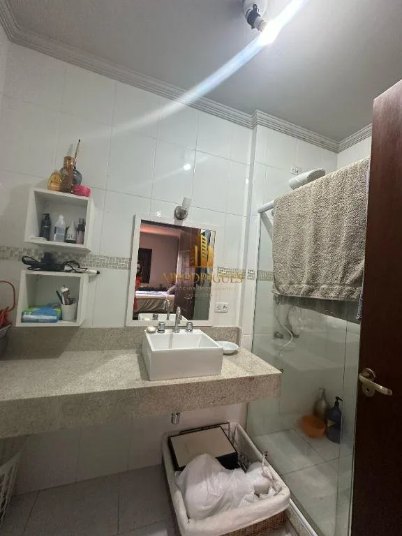 Casa em Condomínio para Venda em São Roque, Vila Irene, 3 dormitórios, 3 suítes, 3 banheiros, 2 vagas
