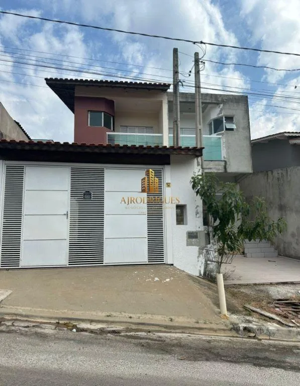 Sobrado para Venda em São Roque, Vila Guilhermina, 3 dormitórios, 1 suíte, 2 banheiros, 2 vagas