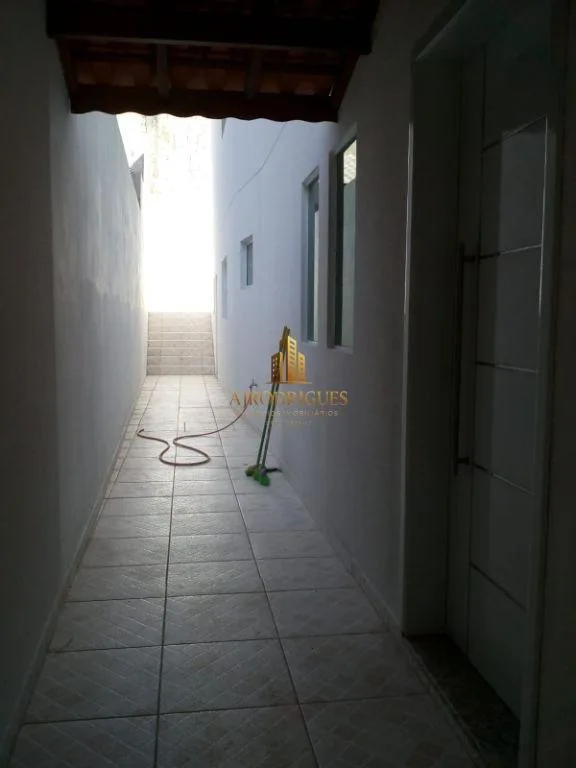 Sobrado para Venda em São Roque, Vila Guilhermina, 3 dormitórios, 1 suíte, 2 banheiros, 2 vagas