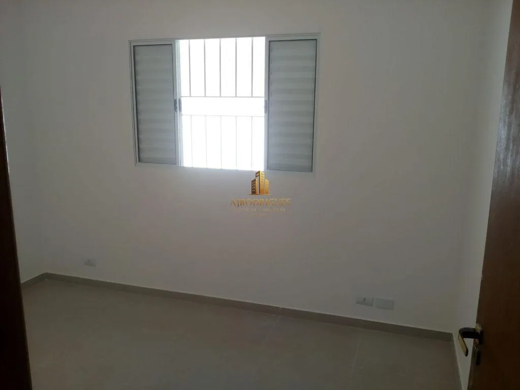 Sobrado para Venda em São Roque, Vila Guilhermina, 3 dormitórios, 1 suíte, 2 banheiros, 2 vagas