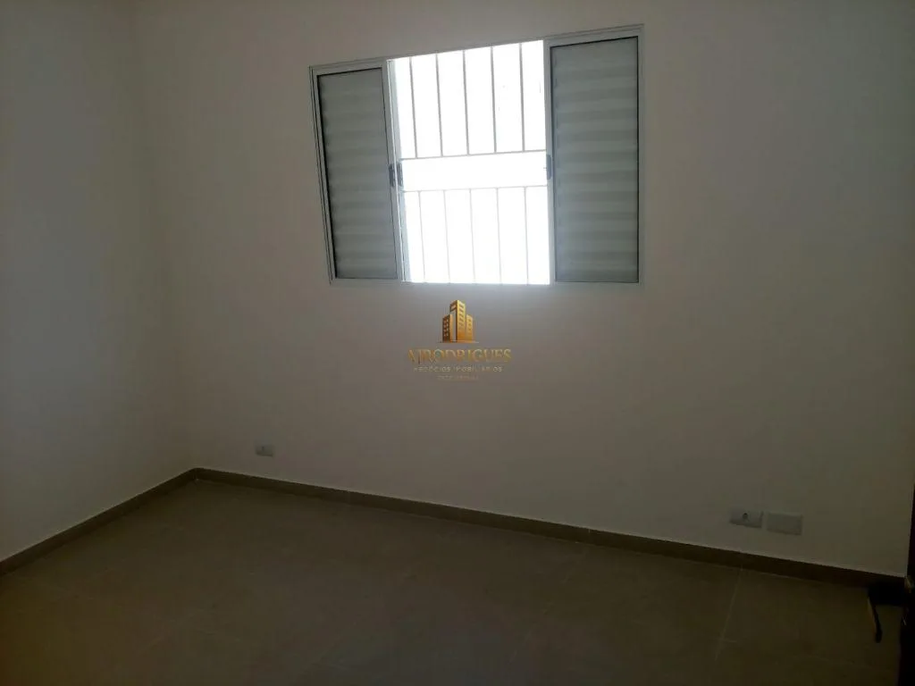 Sobrado para Venda em São Roque, Vila Guilhermina, 3 dormitórios, 1 suíte, 2 banheiros, 2 vagas