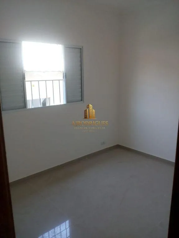 Sobrado para Venda em São Roque, Vila Guilhermina, 3 dormitórios, 1 suíte, 2 banheiros, 2 vagas