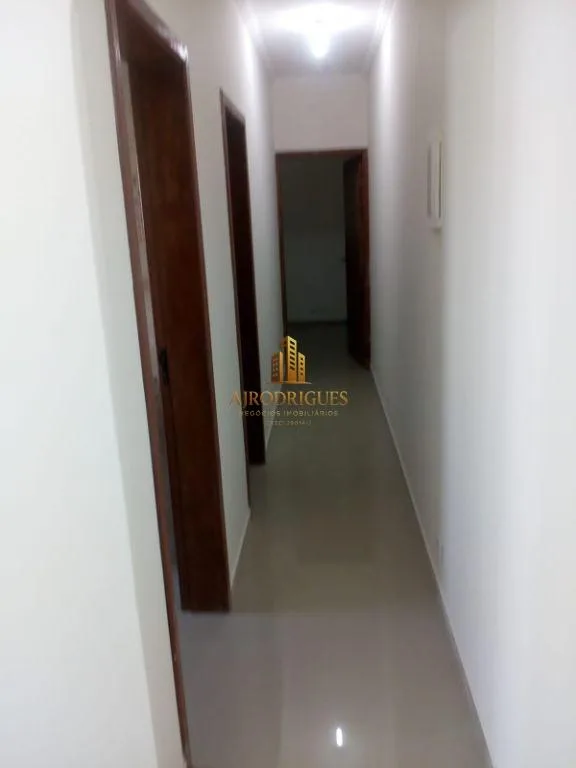 Sobrado para Venda em São Roque, Vila Guilhermina, 3 dormitórios, 1 suíte, 2 banheiros, 2 vagas