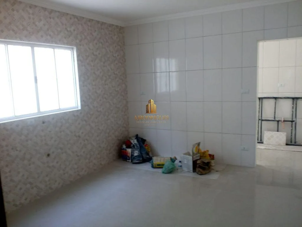 Sobrado para Venda em São Roque, Vila Guilhermina, 3 dormitórios, 1 suíte, 2 banheiros, 2 vagas
