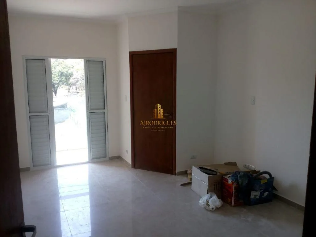 Sobrado para Venda em São Roque, Vila Guilhermina, 3 dormitórios, 1 suíte, 2 banheiros, 2 vagas