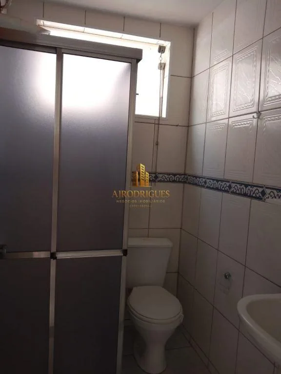 Sobrado para Venda em São Roque, Vila Santo Antônio, 2 dormitórios, 2 banheiros, 2 vagas