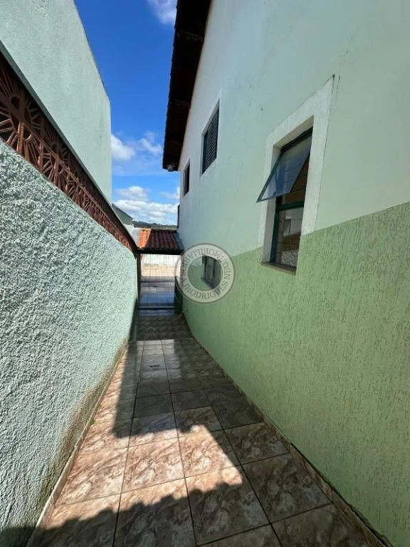 Casa para Venda em São Roque, Jardim Mosteiro, 4 dormitórios, 1 suíte, 2 banheiros, 2 vagas