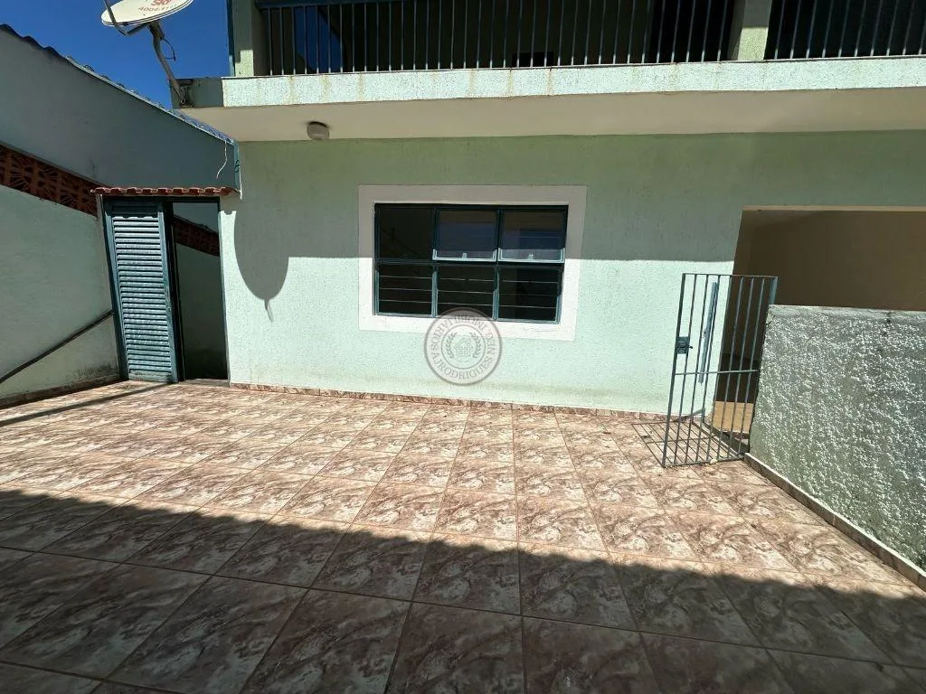 Casa para Venda em São Roque, Jardim Mosteiro, 4 dormitórios, 1 suíte, 2 banheiros, 2 vagas
