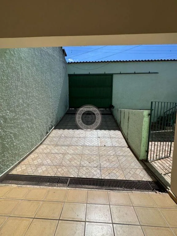 Casa para Venda em São Roque, Jardim Mosteiro, 4 dormitórios, 1 suíte, 2 banheiros, 2 vagas