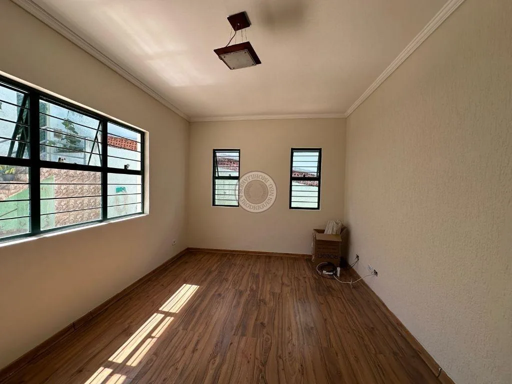 Casa para Venda em São Roque, Jardim Mosteiro, 4 dormitórios, 1 suíte, 2 banheiros, 2 vagas