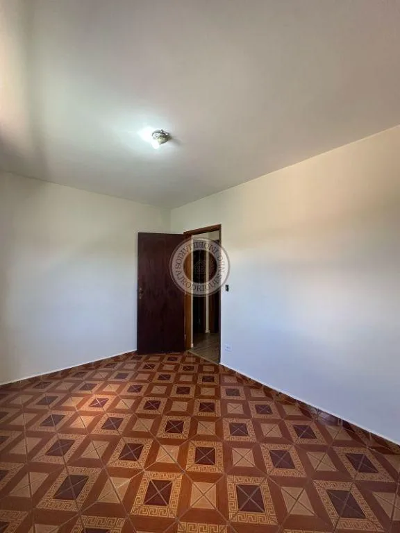 Casa para Venda em São Roque, Jardim Mosteiro, 4 dormitórios, 1 suíte, 2 banheiros, 2 vagas