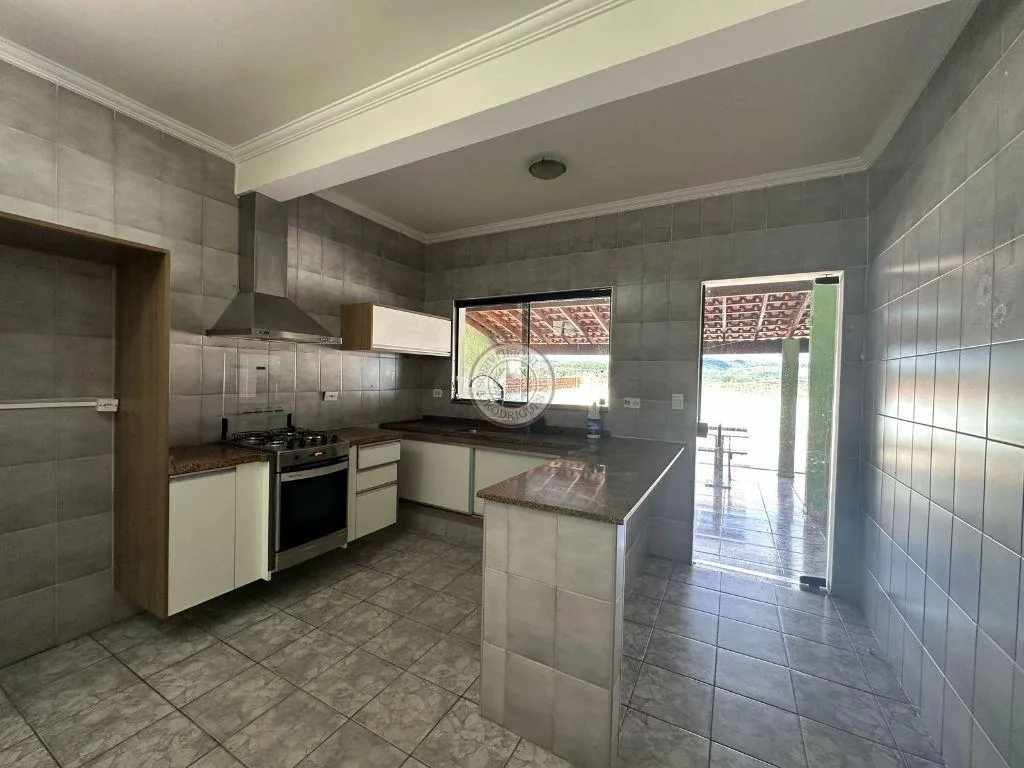 Casa para Venda em São Roque, Jardim Mosteiro, 4 dormitórios, 1 suíte, 2 banheiros, 2 vagas