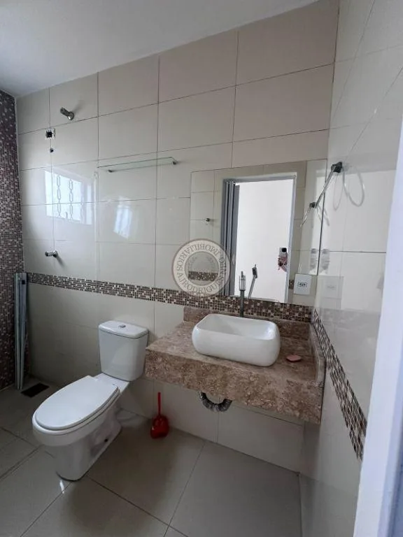 Casa para Venda em São Roque, Centro, 4 dormitórios, 1 suíte, 2 banheiros, 3 vagas