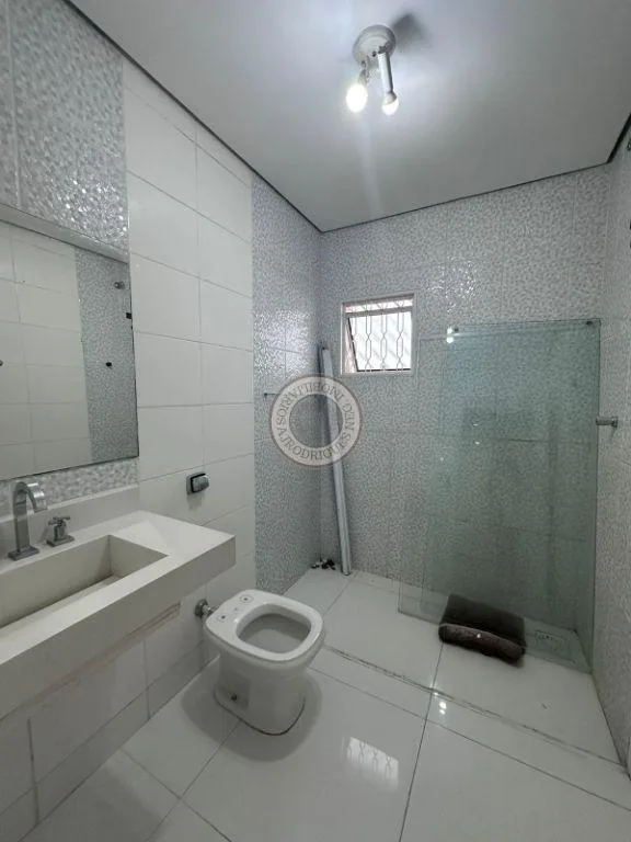 Casa para Venda em São Roque, Centro, 4 dormitórios, 1 suíte, 2 banheiros, 3 vagas