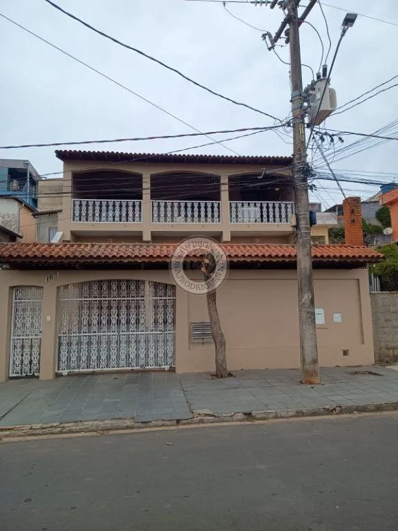 Sobrado para Venda em São Roque, Paisagem Colonial, 3 dormitórios, 1 suíte, 2 banheiros, 4 vagas