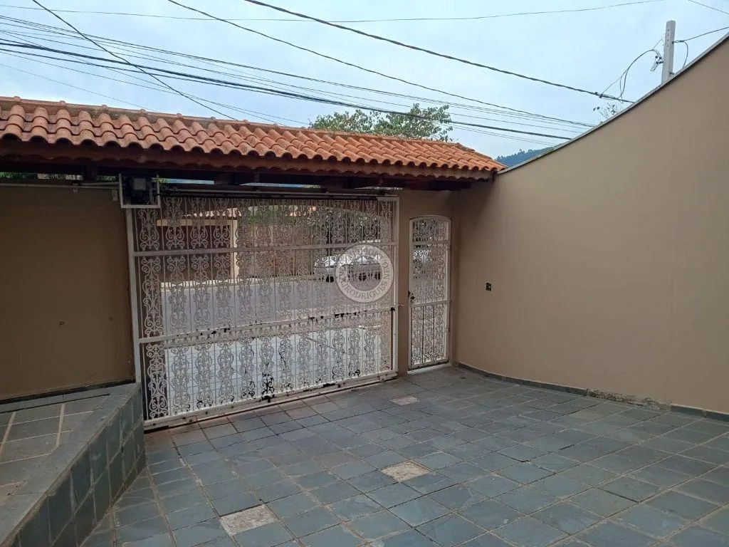 Sobrado para Venda em São Roque, Paisagem Colonial, 3 dormitórios, 1 suíte, 2 banheiros, 4 vagas