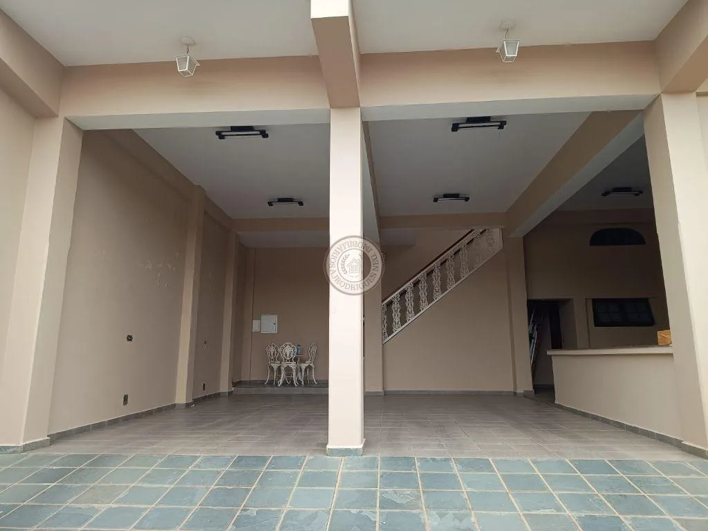 Sobrado para Venda em São Roque, Paisagem Colonial, 3 dormitórios, 1 suíte, 2 banheiros, 4 vagas