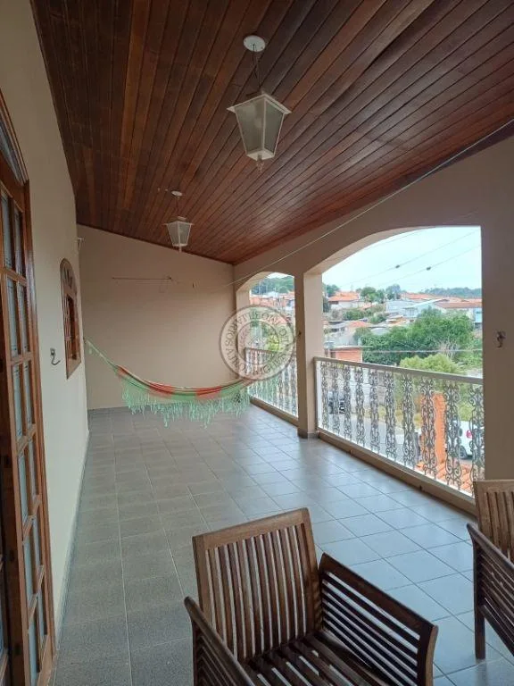 Sobrado para Venda em São Roque, Paisagem Colonial, 3 dormitórios, 1 suíte, 2 banheiros, 4 vagas