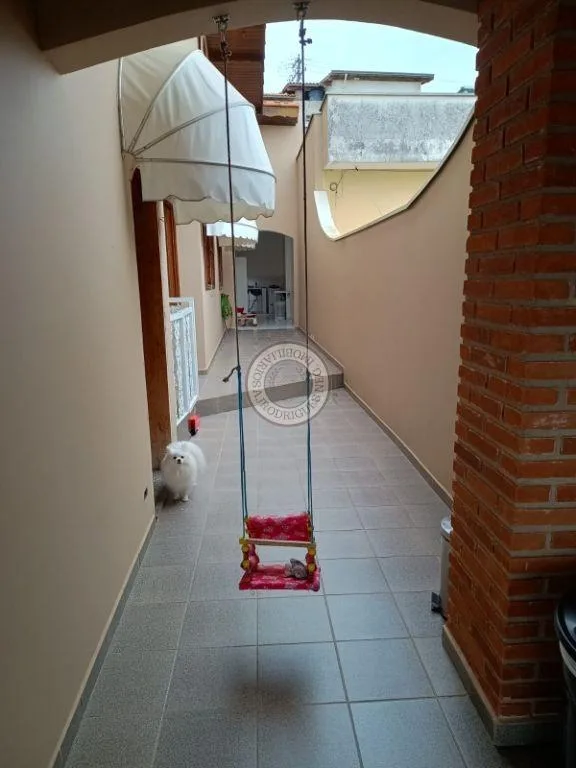 Sobrado para Venda em São Roque, Paisagem Colonial, 3 dormitórios, 1 suíte, 2 banheiros, 4 vagas