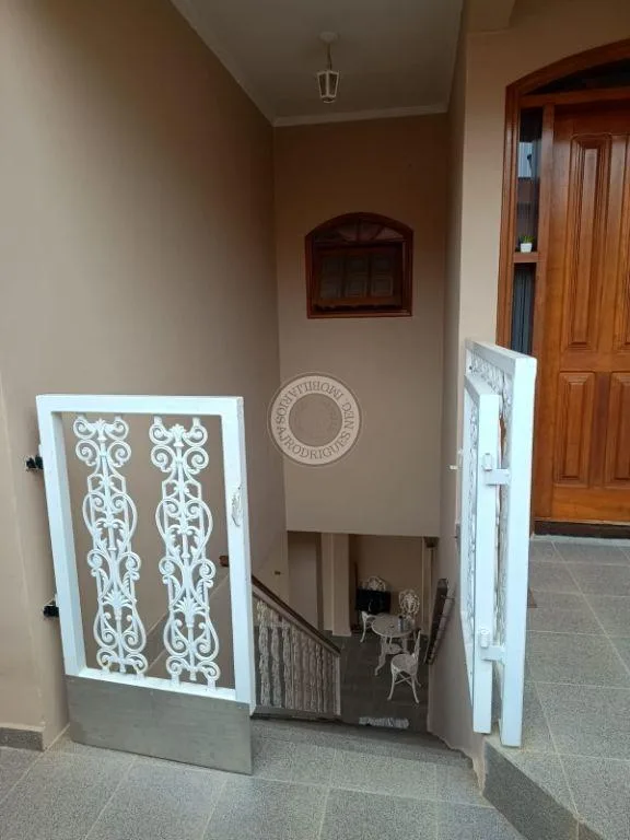 Sobrado para Venda em São Roque, Paisagem Colonial, 3 dormitórios, 1 suíte, 2 banheiros, 4 vagas