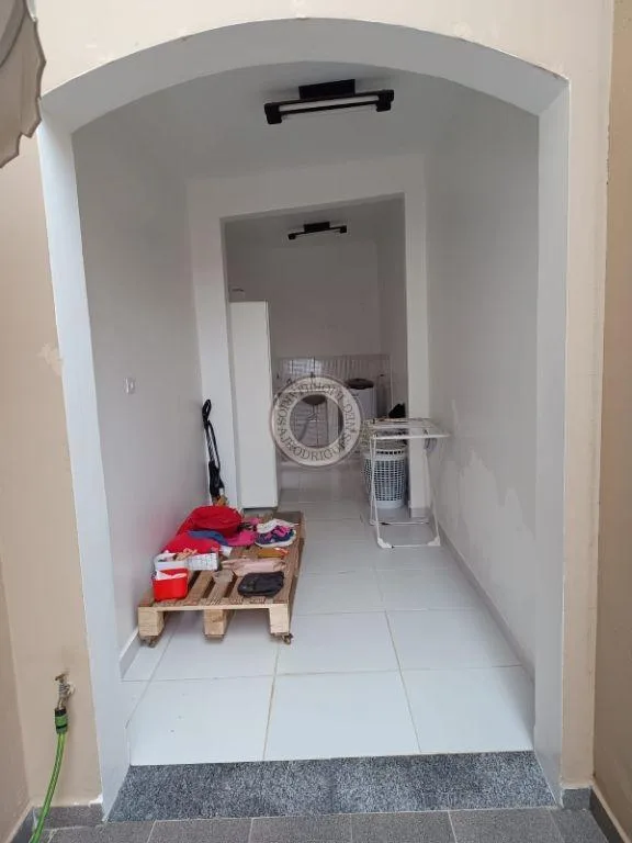 Sobrado para Venda em São Roque, Paisagem Colonial, 3 dormitórios, 1 suíte, 2 banheiros, 4 vagas