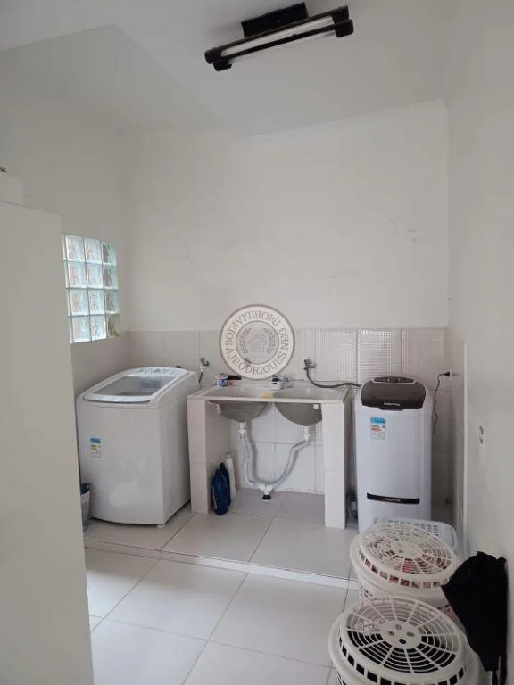 Sobrado para Venda em São Roque, Paisagem Colonial, 3 dormitórios, 1 suíte, 2 banheiros, 4 vagas