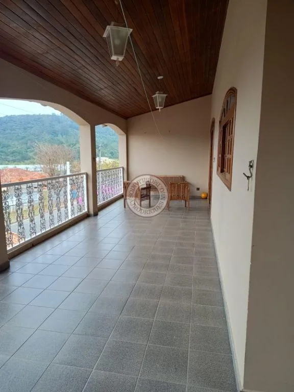 Sobrado para Venda em São Roque, Paisagem Colonial, 3 dormitórios, 1 suíte, 2 banheiros, 4 vagas