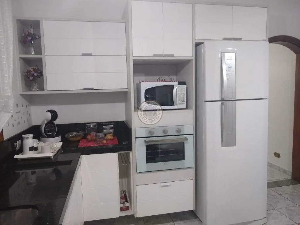 Sobrado para Venda em São Roque, Paisagem Colonial, 3 dormitórios, 1 suíte, 2 banheiros, 4 vagas