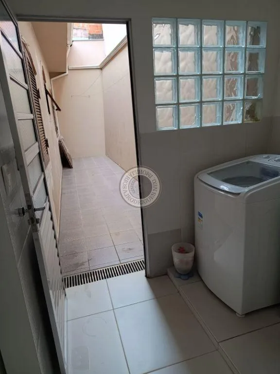 Sobrado para Venda em São Roque, Paisagem Colonial, 3 dormitórios, 1 suíte, 2 banheiros, 4 vagas