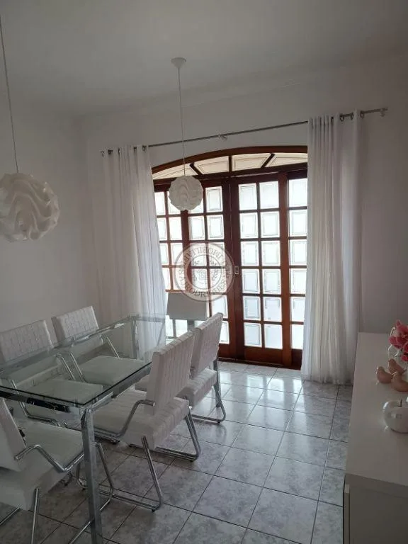 Sobrado para Venda em São Roque, Paisagem Colonial, 3 dormitórios, 1 suíte, 2 banheiros, 4 vagas