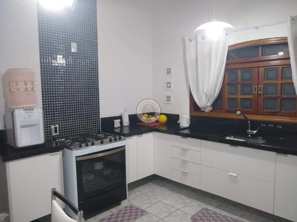 Sobrado para Venda em São Roque, Paisagem Colonial, 3 dormitórios, 1 suíte, 2 banheiros, 4 vagas