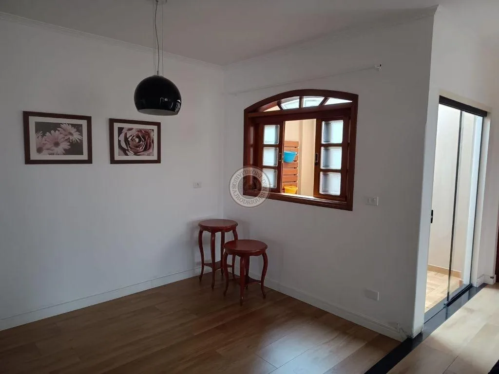 Sobrado para Venda em São Roque, Paisagem Colonial, 3 dormitórios, 1 suíte, 2 banheiros, 4 vagas