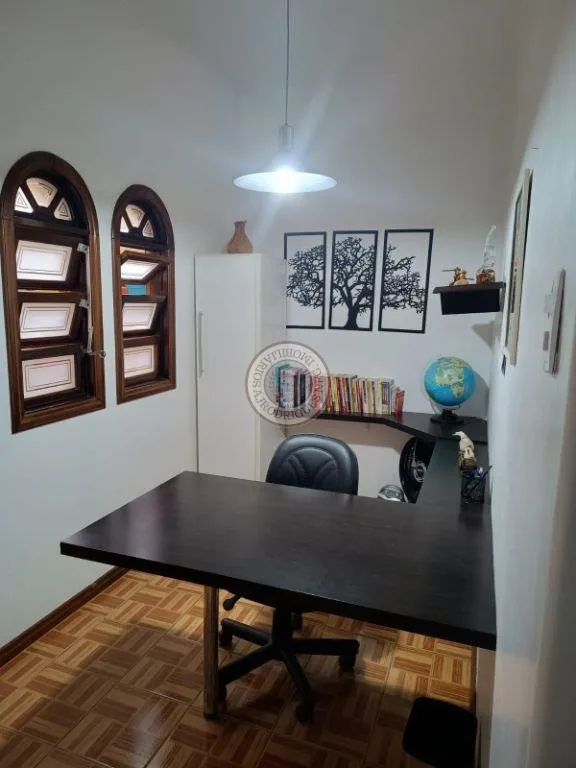 Sobrado para Venda em São Roque, Paisagem Colonial, 3 dormitórios, 1 suíte, 2 banheiros, 4 vagas