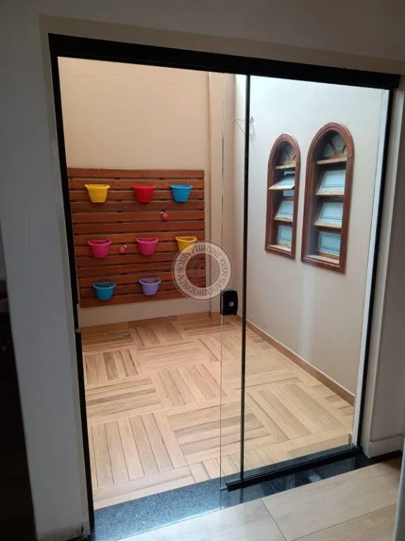 Sobrado para Venda em São Roque, Paisagem Colonial, 3 dormitórios, 1 suíte, 2 banheiros, 4 vagas