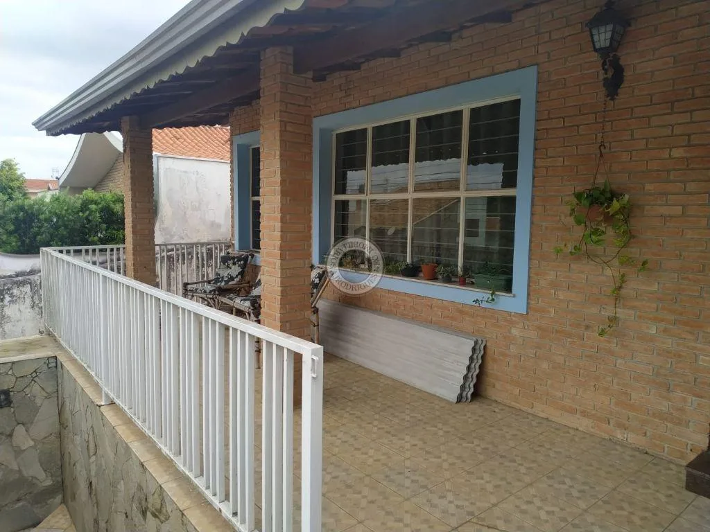Casa para Venda em São Roque, Esplanada Mendes Moraes, 4 dormitórios, 1 suíte, 3 banheiros, 2 vagas