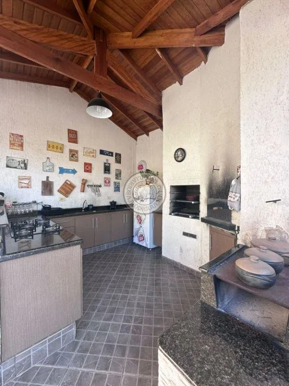 Casa para Venda em São Roque, Jardim Flórida, 3 dormitórios, 1 suíte, 2 banheiros, 6 vagas