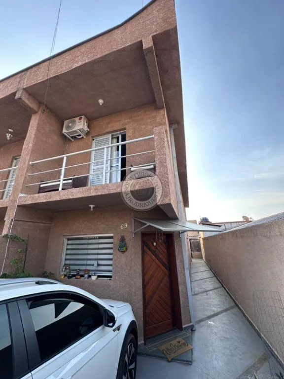 Casa para Venda em São Roque, Jardim São José, 3 dormitórios, 1 suíte, 2 banheiros, 2 vagas