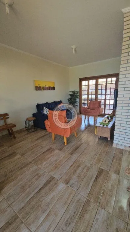 Casa para Venda em São Roque, Gabriel Piza, 2 dormitórios, 1 suíte, 3 banheiros, 4 vagas