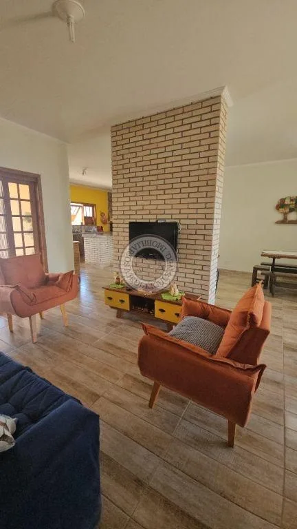 Casa para Venda em São Roque, Gabriel Piza, 2 dormitórios, 1 suíte, 3 banheiros, 4 vagas
