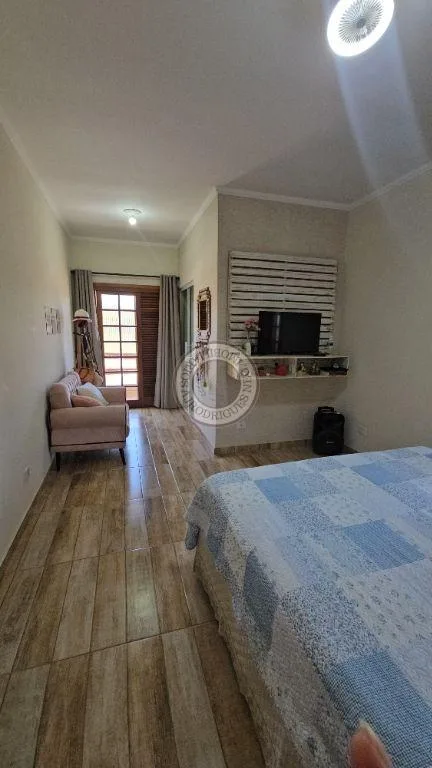 Casa para Venda em São Roque, Gabriel Piza, 2 dormitórios, 1 suíte, 3 banheiros, 4 vagas