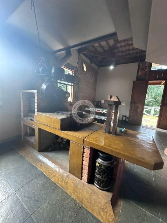 Casa para Venda em Mairinque, Pouso Alegre, 5 dormitórios, 1 suíte, 3 banheiros, 10 vagas