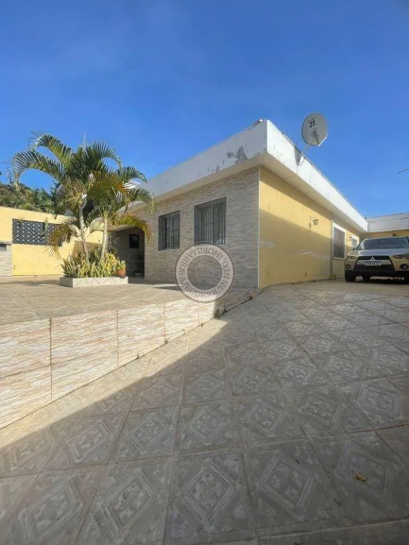 Casa para Venda em São Roque, Jardim Tanzi, 3 dormitórios, 1 suíte, 2 banheiros, 3 vagas