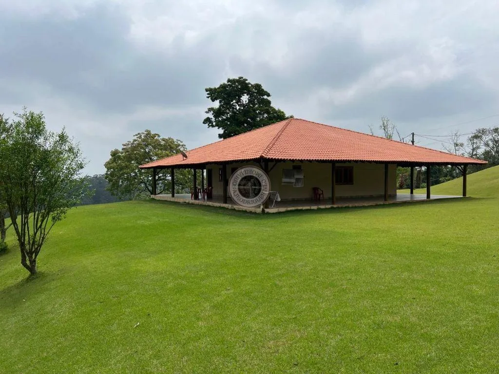Casa para Venda em São Roque, Bairro do Rosário (Mailasqui), 2 dormitórios, 1 suíte, 4 banheiros, 10 vagas