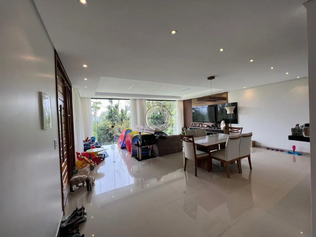 Casa para Venda em São Roque, Bairro do Rosário (Mailasqui), 2 dormitórios, 1 suíte, 4 banheiros, 10 vagas