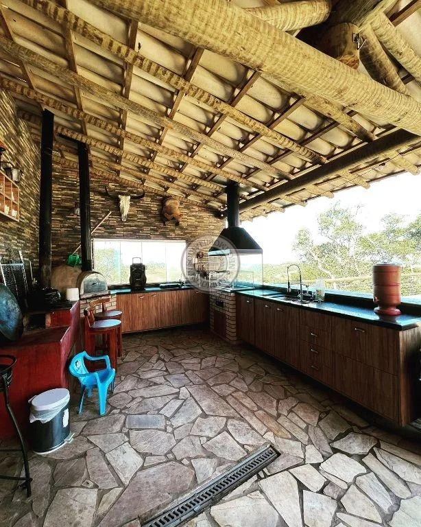Casa para Venda em Mairinque, Setúbal, 4 dormitórios, 2 suítes, 6 banheiros, 4 vagas
