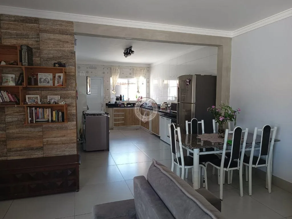 Casa para Venda em São Roque, Jardim Bandeirantes, 2 dormitórios, 1 suíte, 2 banheiros, 2 vagas
