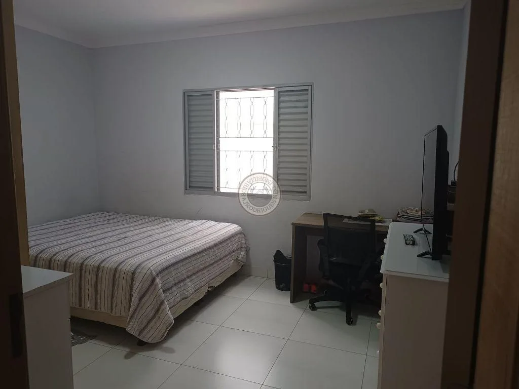 Casa para Venda em São Roque, Jardim Bandeirantes, 2 dormitórios, 1 suíte, 2 banheiros, 2 vagas