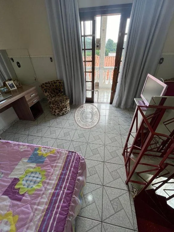 Casa para Venda em São Roque, Taboão, 4 dormitórios, 2 suítes, 4 banheiros, 2 vagas