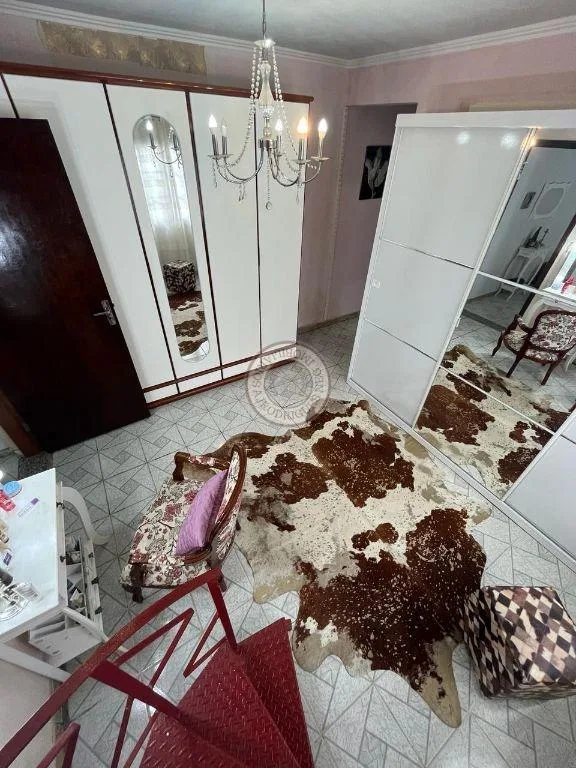 Casa para Venda em São Roque, Taboão, 4 dormitórios, 2 suítes, 4 banheiros, 2 vagas